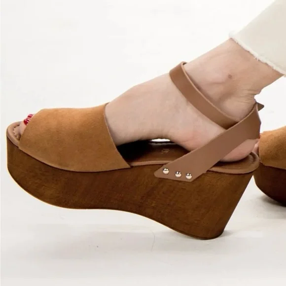 Seychelles Tan Wedges - Picture 2 of 7